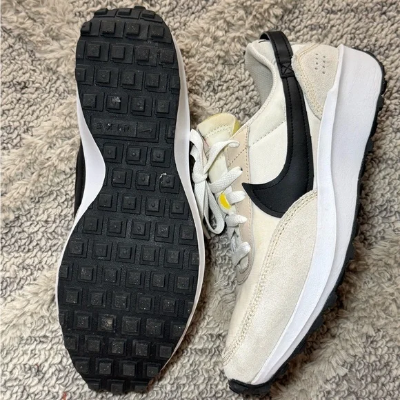 Nike Women’s Waffle Debut Shoes | Size 8.5 - Picture 6 of 9